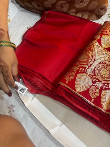 Customer photo review of Red Royal Plain Katan Silk Banarasi Saree