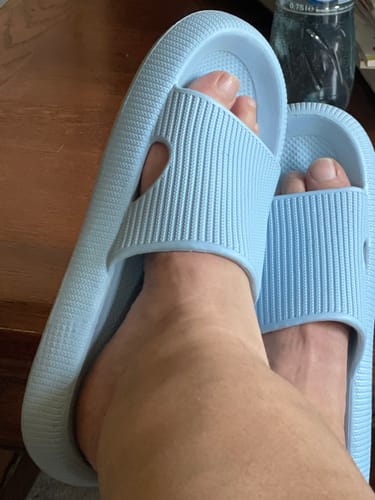Customer photo review of HappyFlops