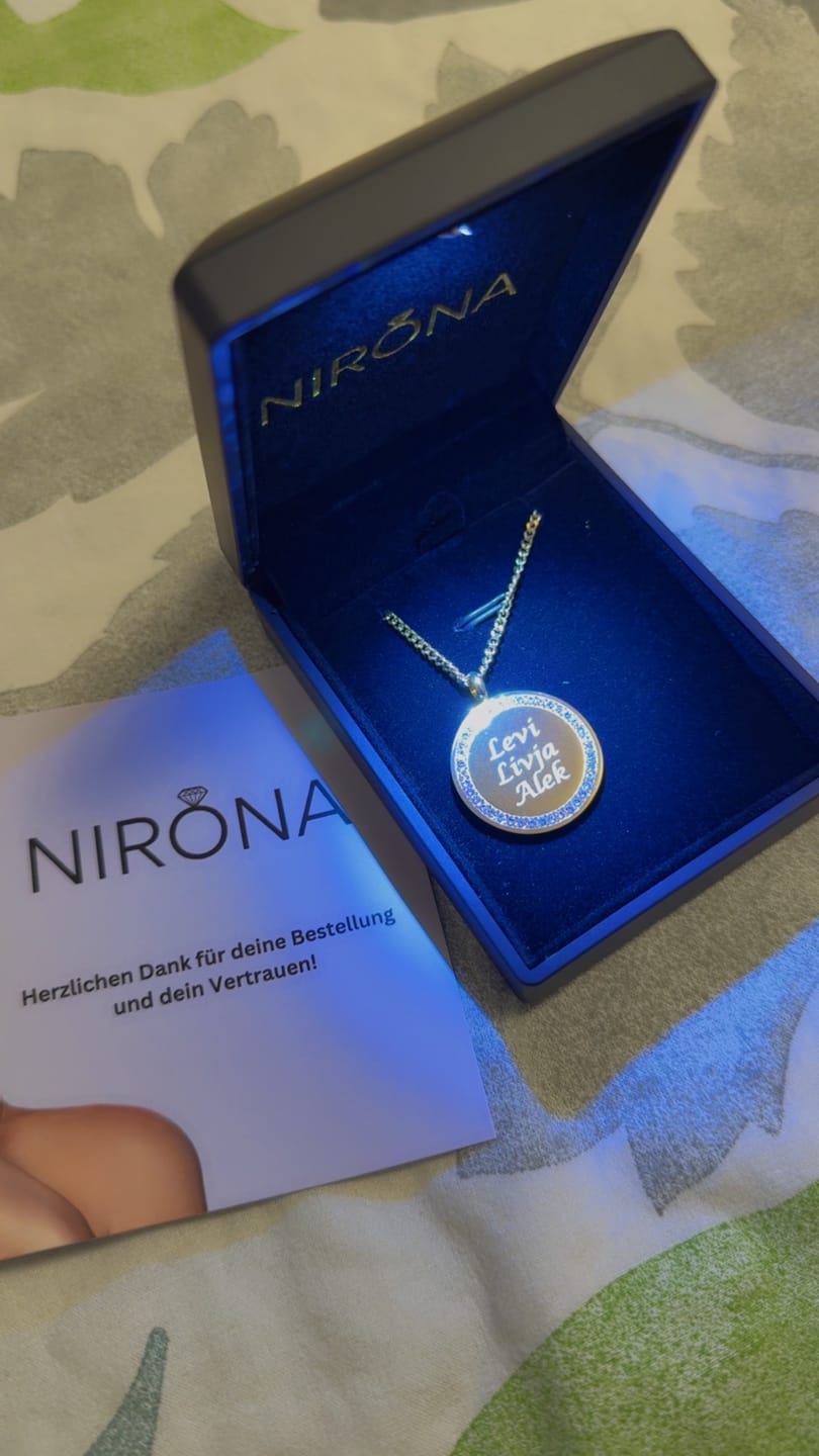 Customer photo review of Nirona | Gravur Halskette