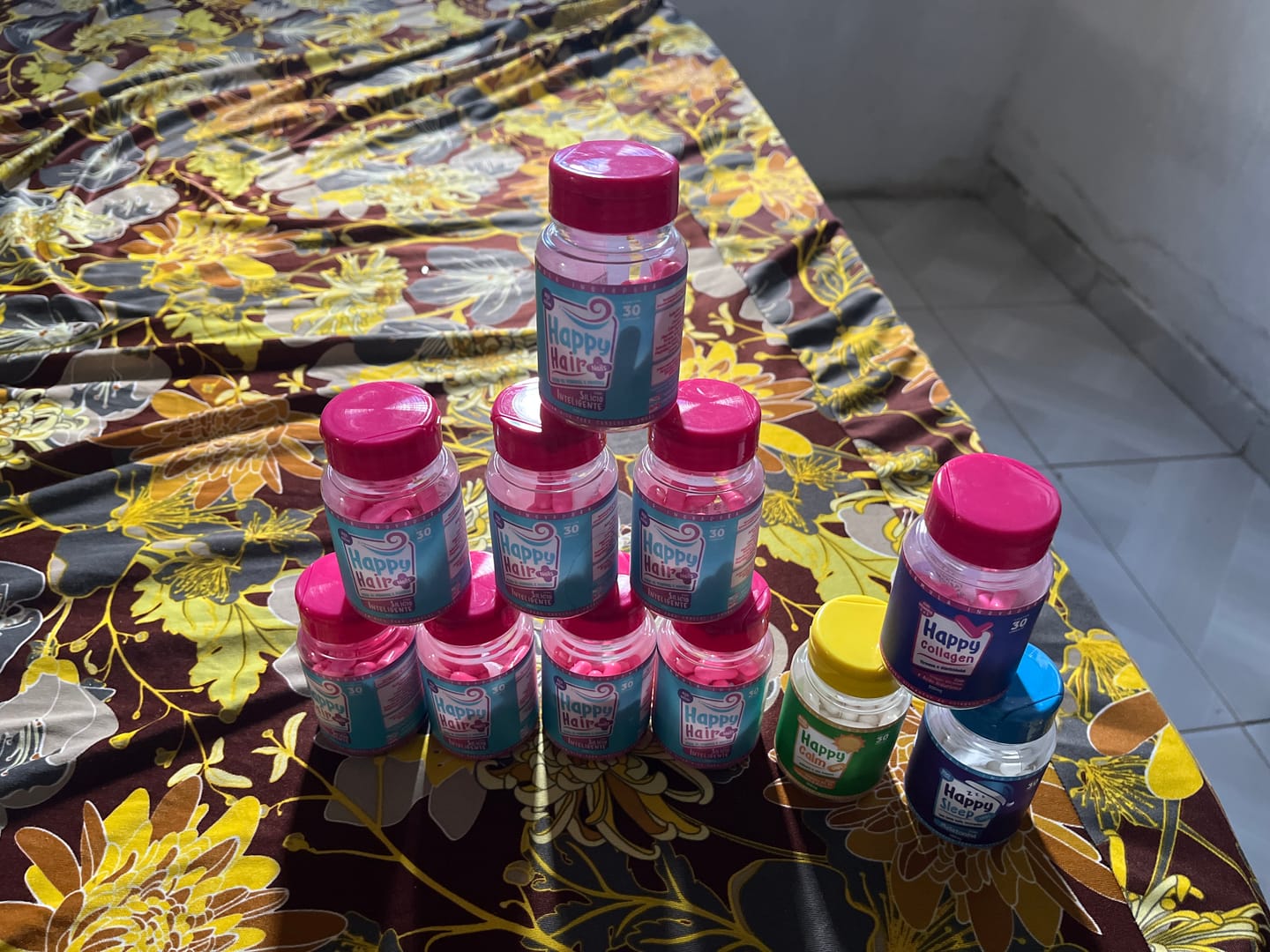 Customer photo review of Happy Hair 6 Potes + 6 Potes Grátis + 1 Melatonina + 1 Colágeno + 1 Happy Calm (Total 15 Potes)
