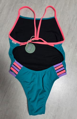 Customer photo review of LENNOX ONE PIECE || Atlantic|Vibe