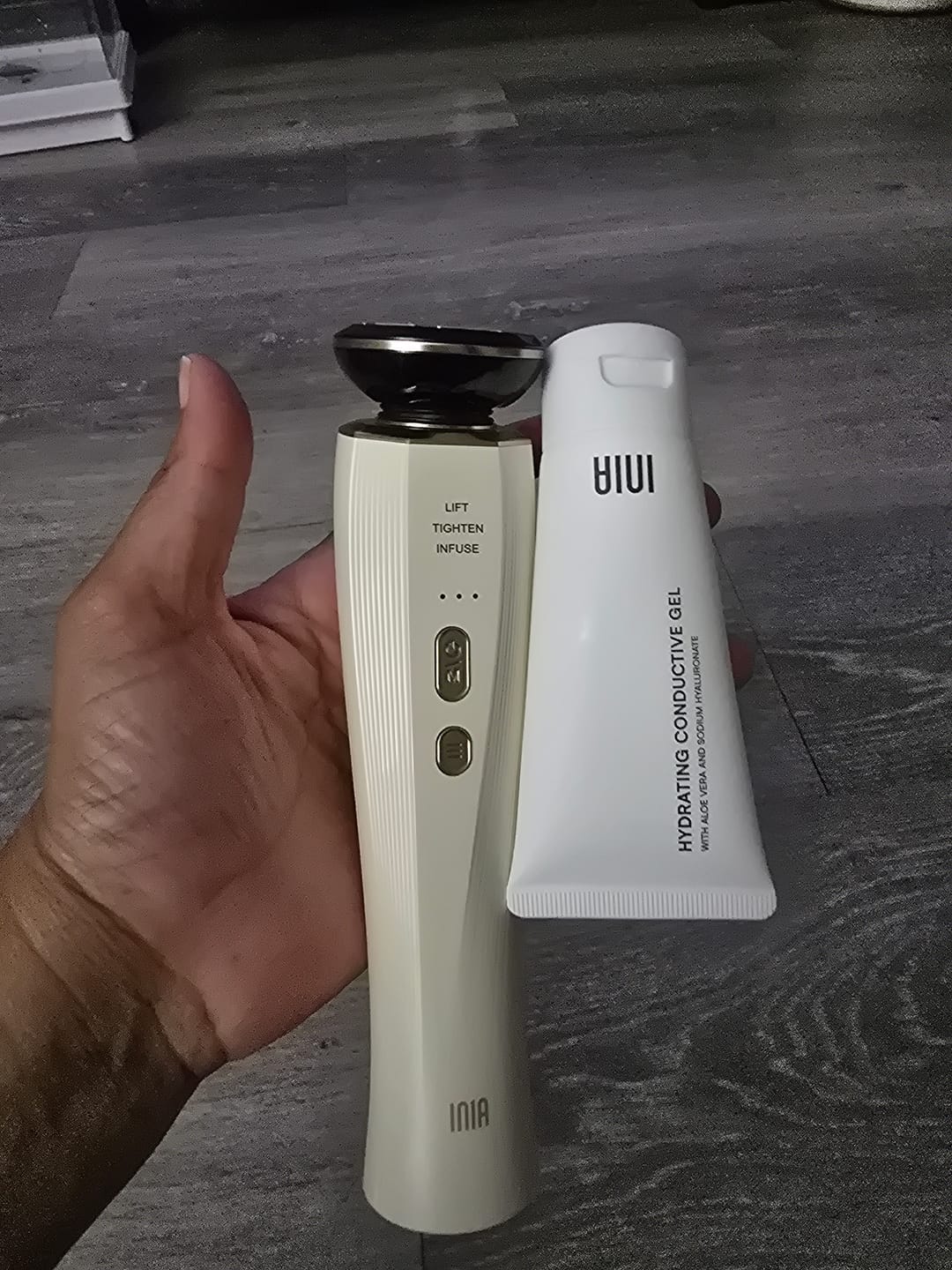 Customer photo review of INIA Hydrating Gel (10.56 Oz)