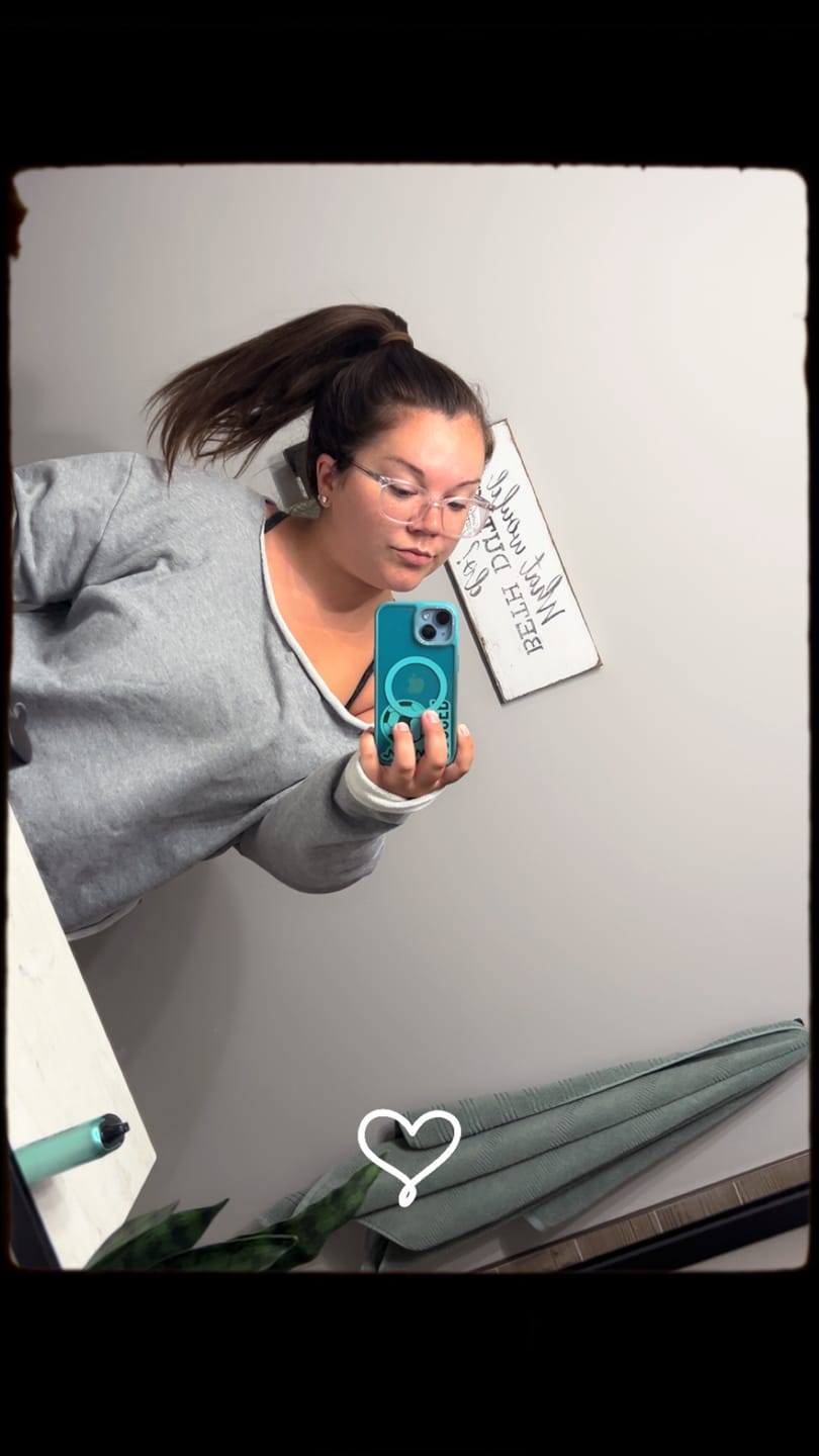 Customer photo review of Weekender Sweat Shirt