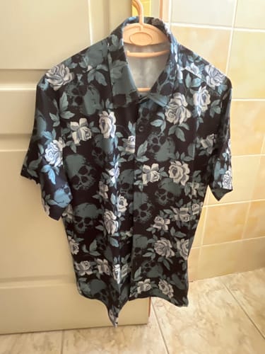 Customer photo review of Chemise boutonnée à manches courtes et imprimé floral pour homme, motif tête de mort