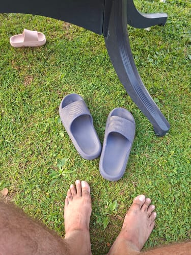 Customer photo review of HappyFlops