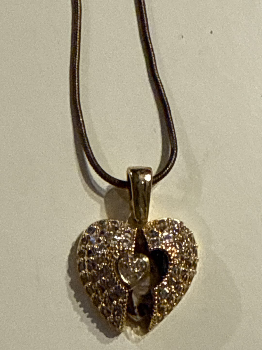 Customer photo review of Collana Ali di Angelo con Foto Personalizzata