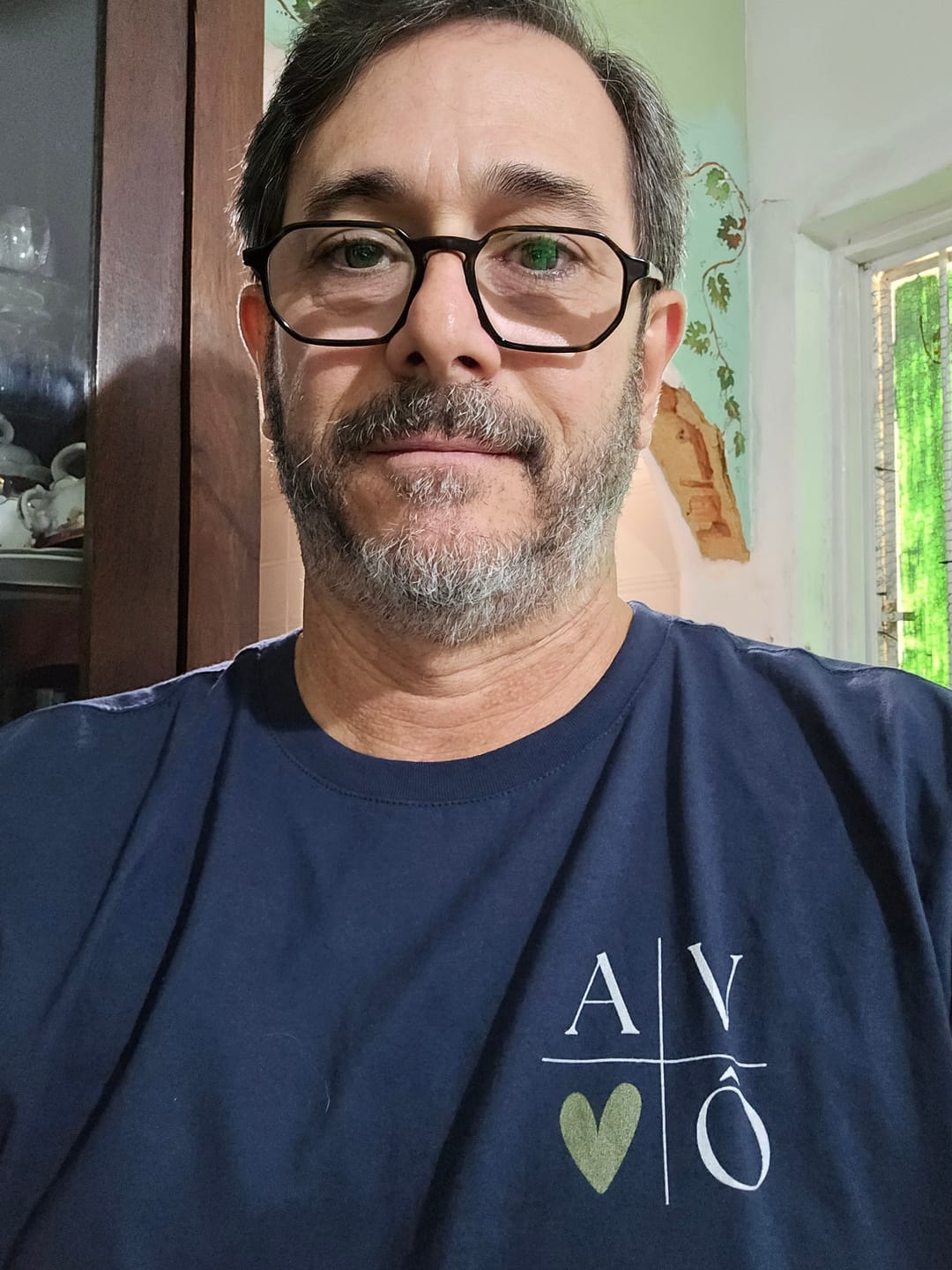 Customer photo review of Camiseta Personalizada AVÔ MINIMALISTA - Algodão 100%