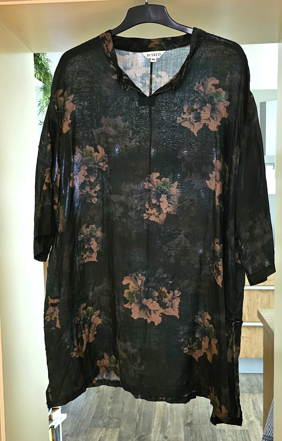 Customer photo review of Plus Size Women Summer Stand Collar Flower 100%Ramie Shirt