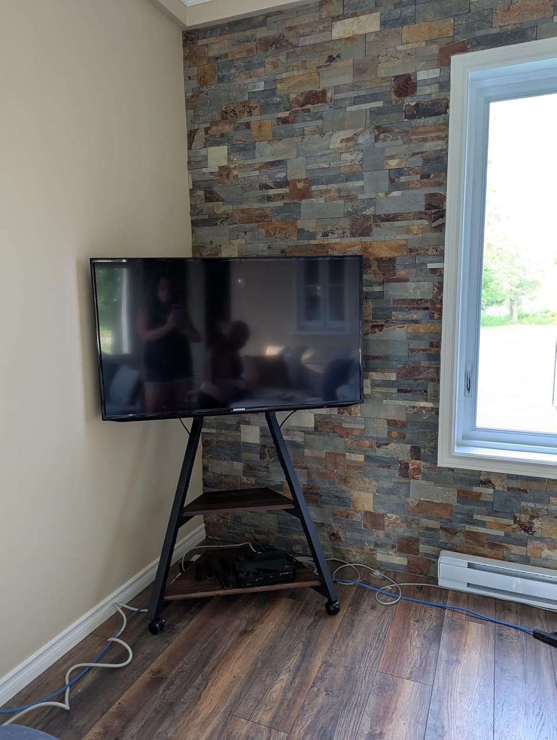 Customer photo review of Eiffel FT65 TV Stand