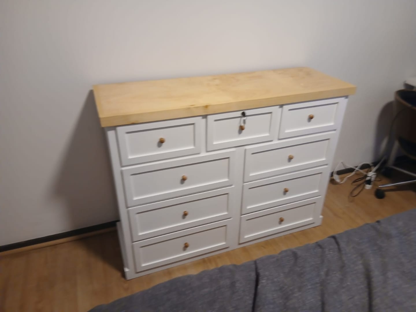 Customer photo review of Cómoda de madera de pino 9 Cajones Malmo