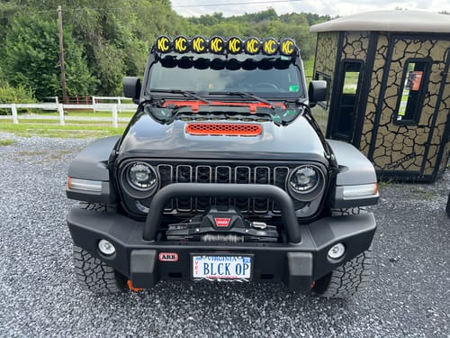 Customer photo review of Hood Vent Mojave JT ONLY OEM Painted