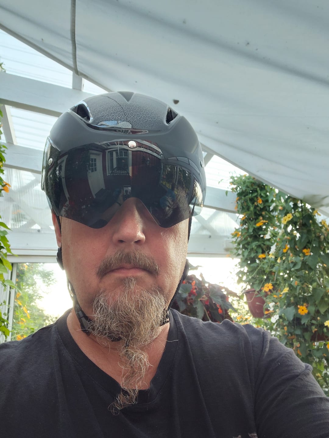 Customer photo review of Vakole Integrally Molded Bicycle Helmet with Magnetic Goggles