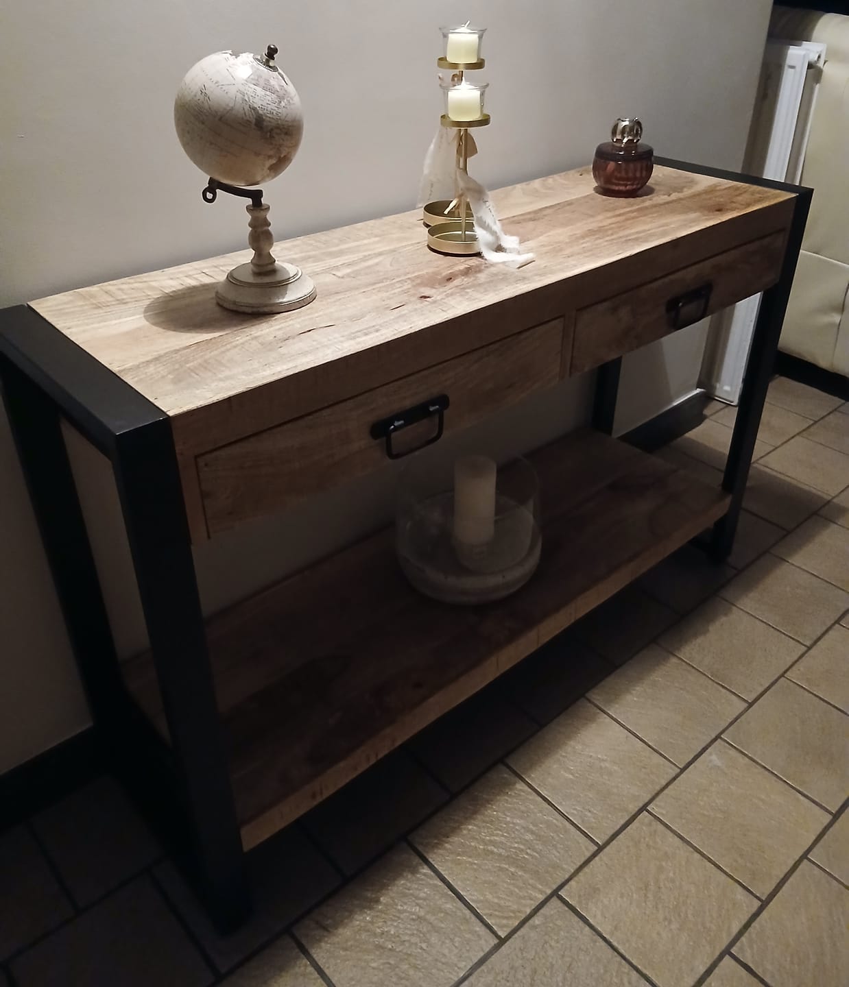 Customer photo review of Sidetable met twee lades | 120 x 35 x 76 cm | Mangohout