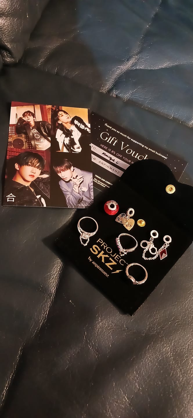 Customer photo review of Leeknow bunny ring