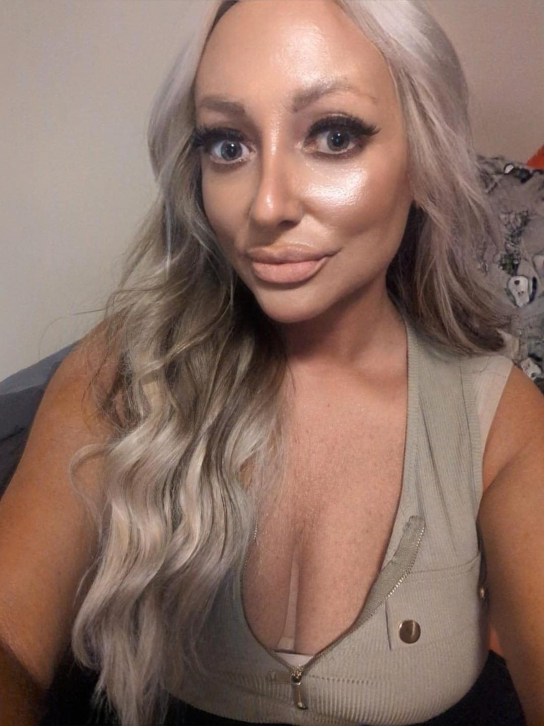 Customer photo review of Flat Silk Weft Hair Extensions Invisible Hair Highlight Blonde #P19/60