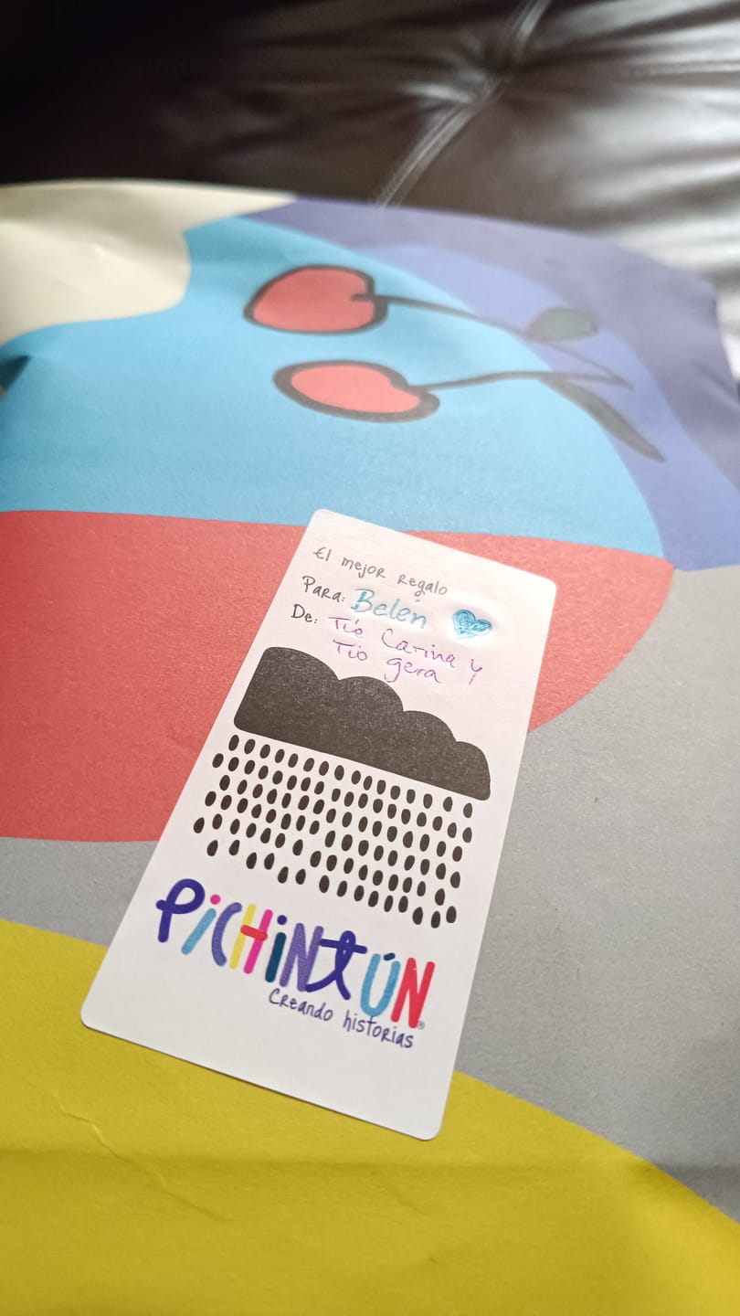 Customer photo review of ¿Quieres que te enviemos el papel de regalo aparte, tu envuelves? (Debes poner la cantidad de productos de tu pedido que quieres envolver / enviaremos solo lo necesario para envolver según su tamaño)