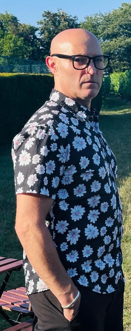 Customer photo review of Men's Blue Daisy Floral Summer Button Up Hawaiian Short Sleeve Shirt