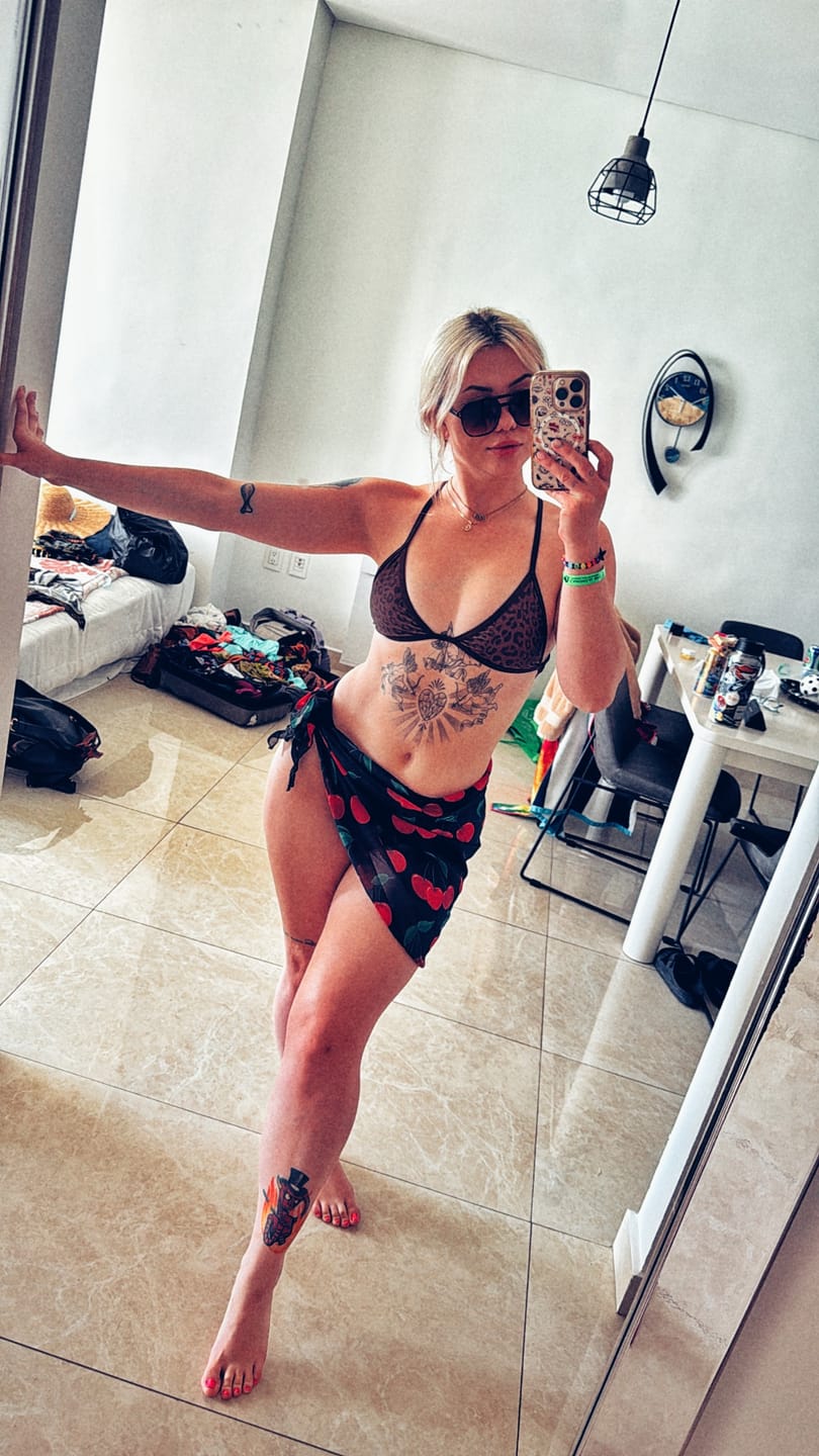 Customer photo review of LILY Jaguar Minimal Triangle Top