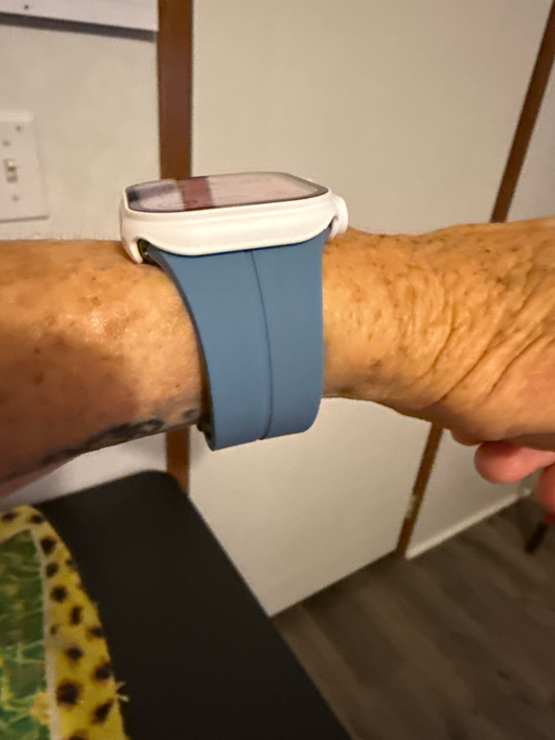 Customer photo review of FlexiFit™ Magnetic Band for Apple Watch - BUY 1 GET 1 FREE!