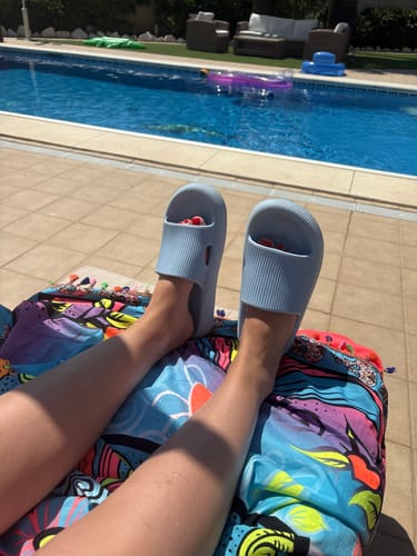 Customer photo review of HappyFlops