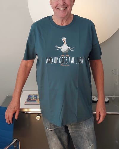Customer photo review of And up goes the Luzie  · Herren Premium Bio T-Shirt