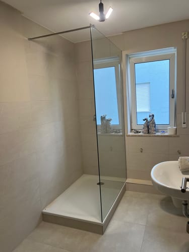 Customer photo review of SONNI Walk In/ Begehbare Dusche Duschabtrennung Duschwand Nano Klarglas Glasstärke 8mm Breite 70-120cm