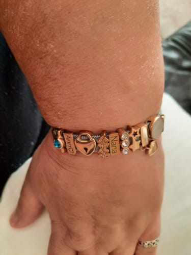 Customer photo review of Mesh charm name rosé gold