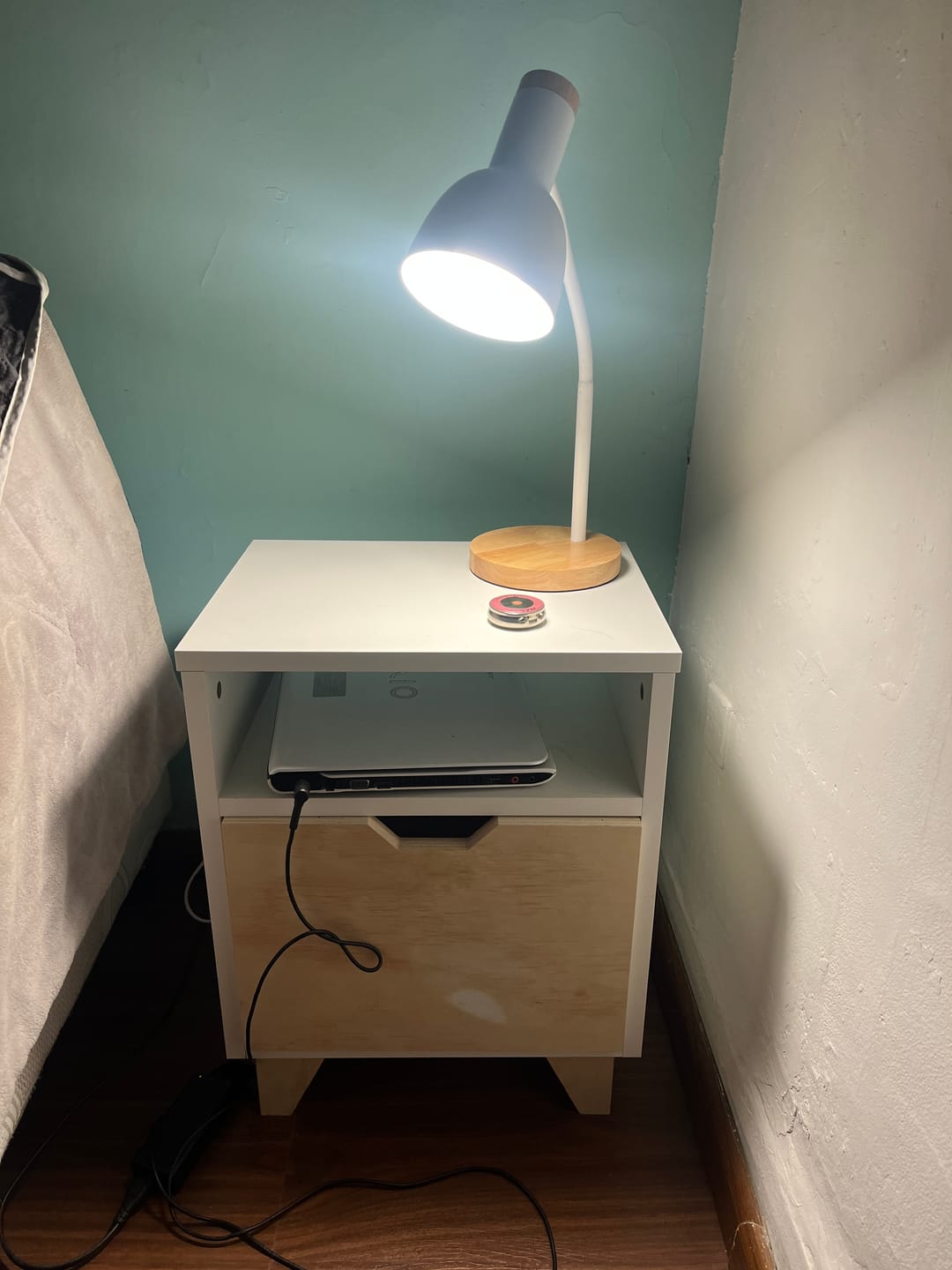 Customer photo review of Lámpara mesa de luz o escritorio - Modelo Nórdico