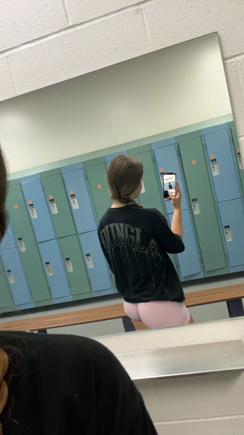Customer photo review of W428 - Drip Oversized Tee