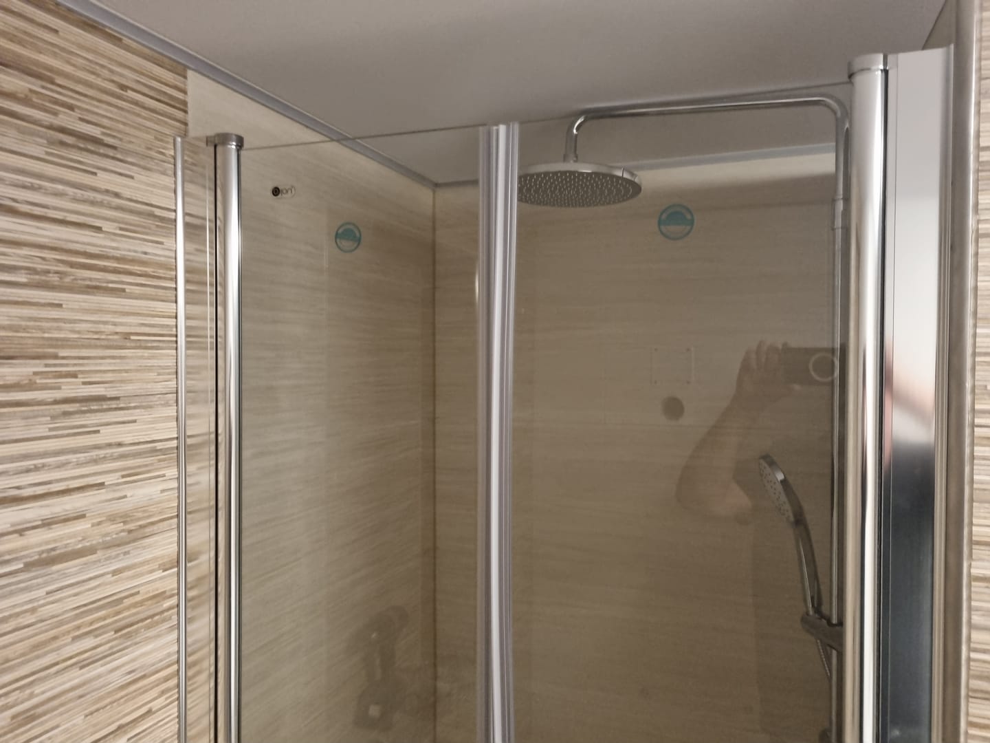 Customer photo review of Duschtür Nische mit Pendeltür, Duschkabine Nischentür Dusche - Klarglas