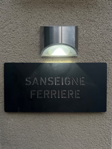 Customer photo review of Targhetta nomi e testi modello Stencil Horizontal