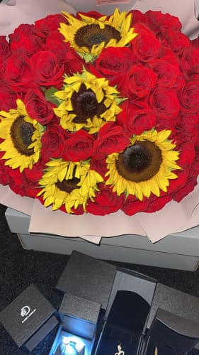 Customer photo review of Sunflower and Rose Bouquet