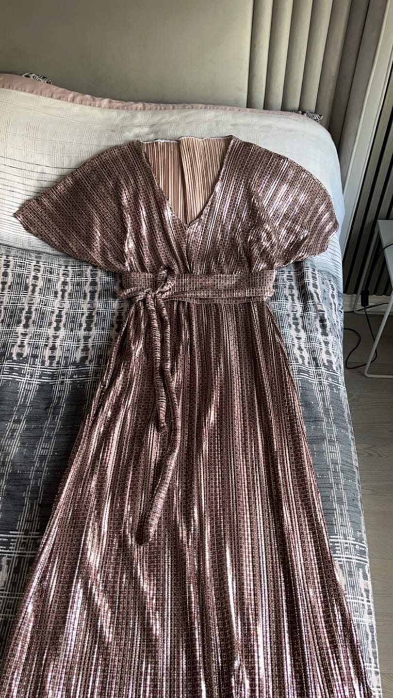 Customer photo review of Bronze Silver Metallic Foil Shiny Plisse Pleated Stretch Fabric