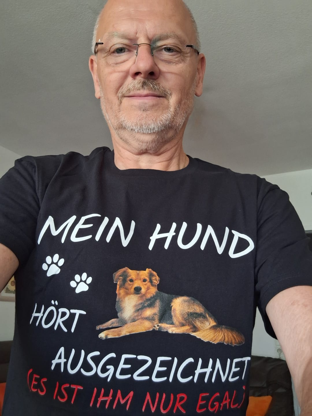 Customer photo review of Mein Hund hört ausgezeichnet - Personalisiertes Shirt