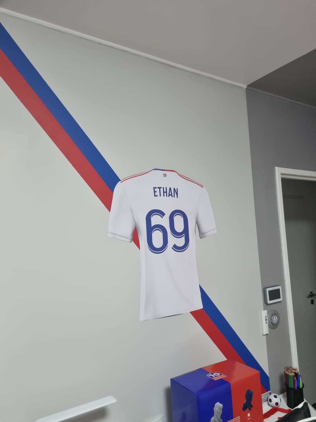 Customer photo review of Déco sticker OL - maillot Ol Lyon