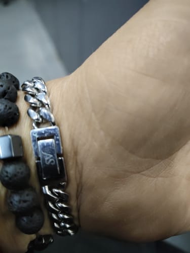 Reseña con foto de un cliente sobre Pulsera Cuban 8mm