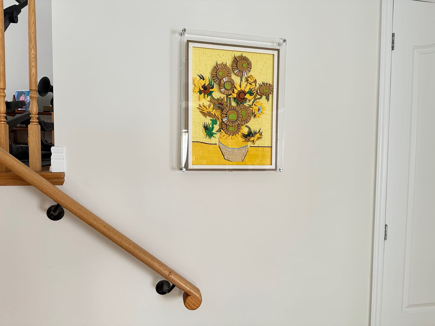 Customer photo review of Wall Mounted Display Case for LEGO® 31215 Art Vincent van Gogh – Sunflowers