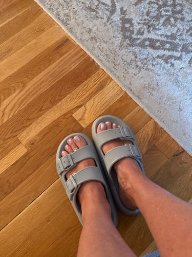 Customer photo review of The Cloudies™ - Sandals