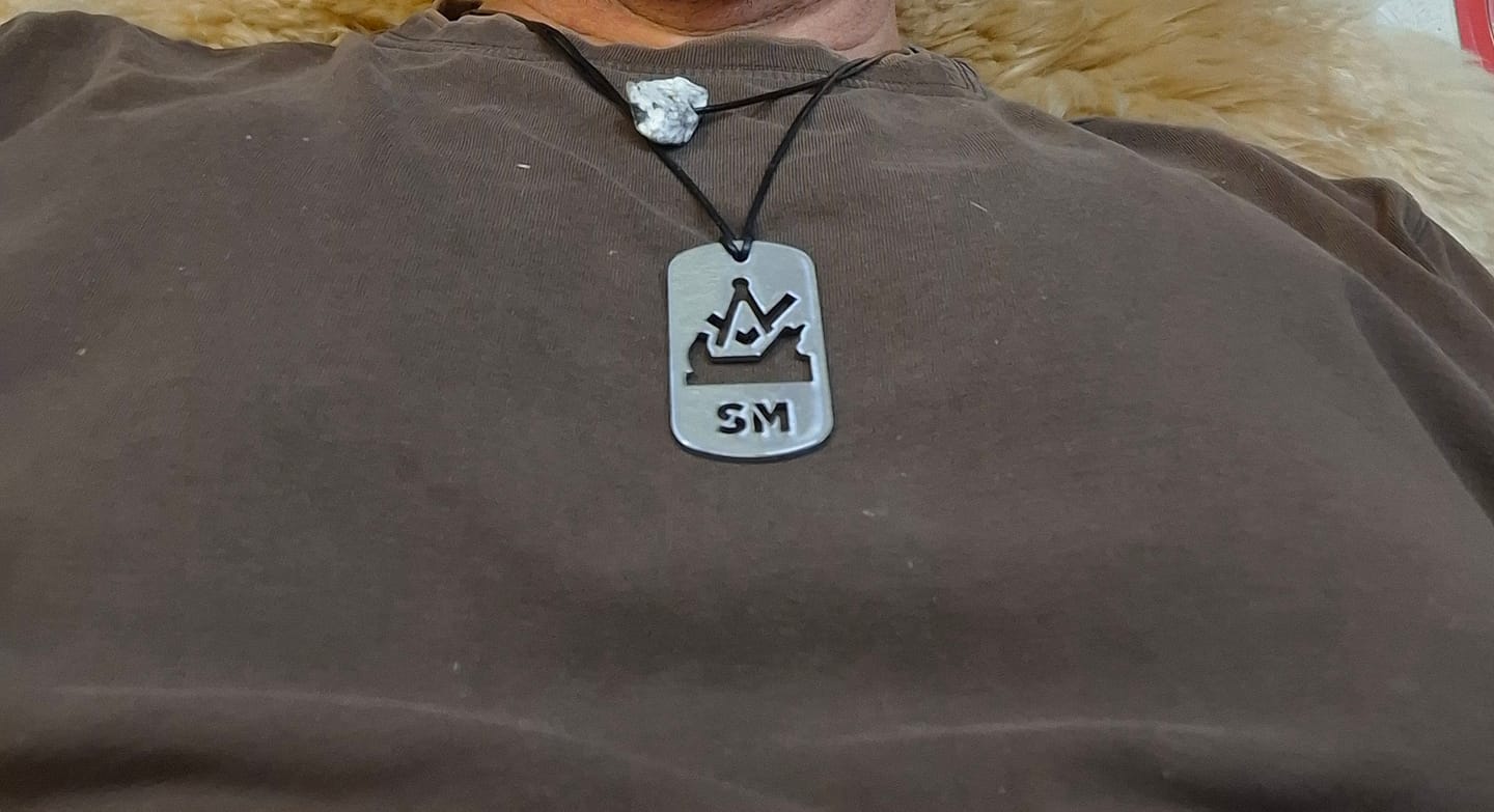 Customer photo review of Tischler - Personalisierbare Laser-Halskette für Männer