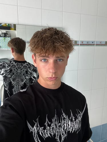 Customer photo review of Deathclaw Oversized T-shirt [VOID BLACK]