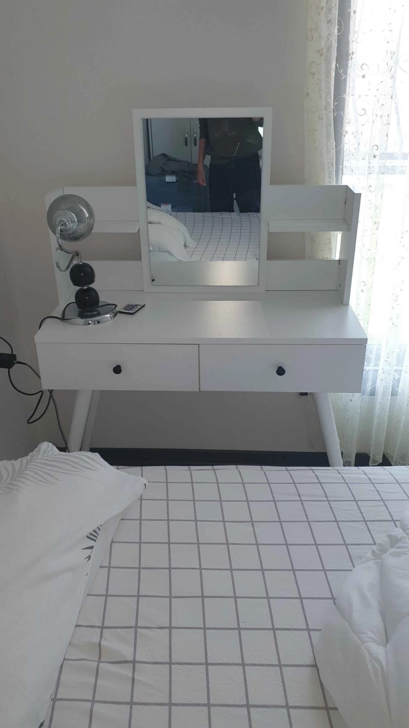 Customer photo review of Rani BJ102 Makyaj Tuvalet Masası 2 Çekmeceli Raflı Aynalı Takı Düzenleyici Beyaz
