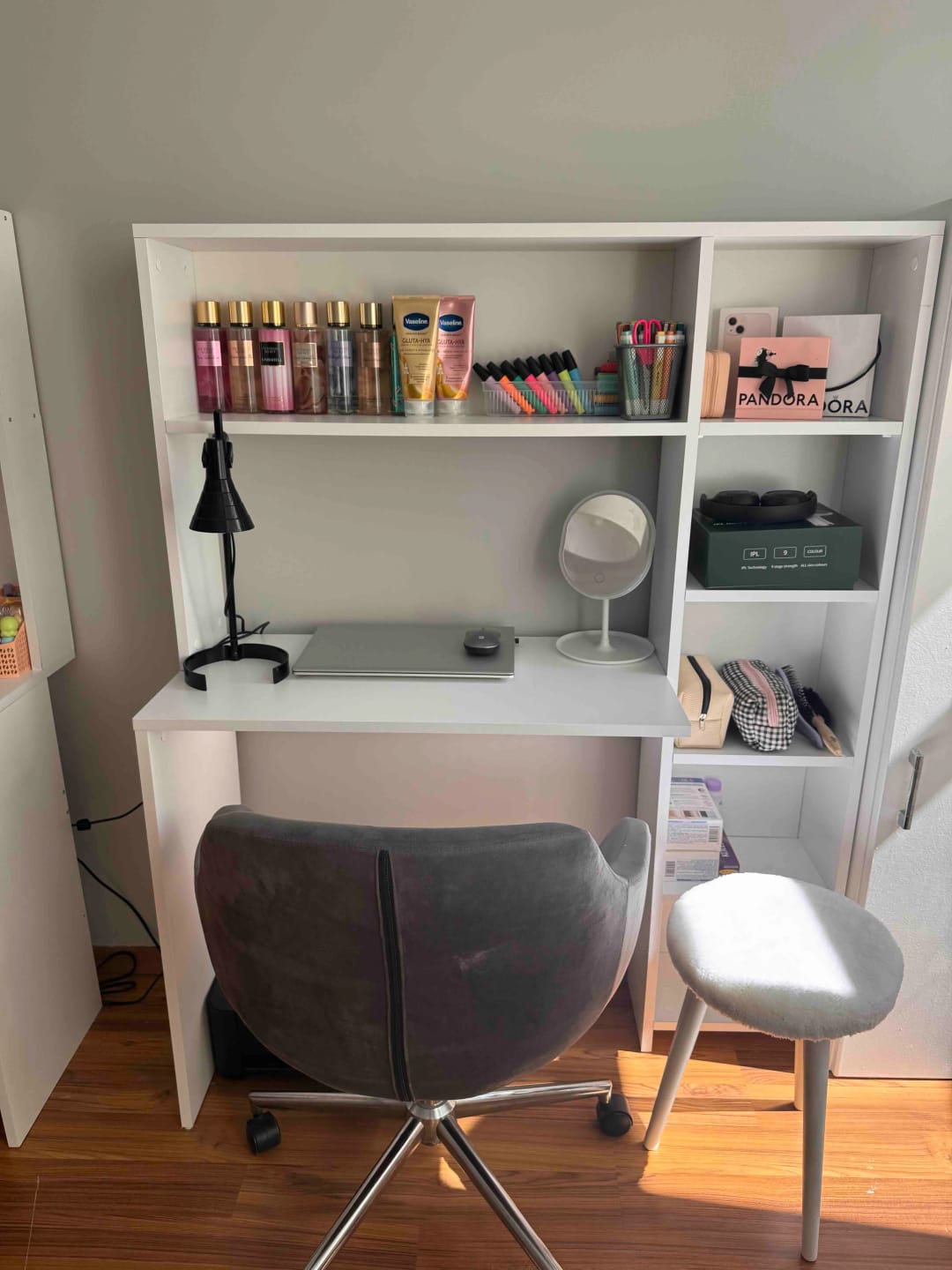 Customer photo review of Rani HA104 Kitaplıklı Raflı Bilgisayar Çalışma Masası Beyaz