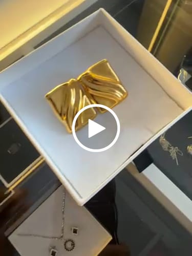 Customer video review of TEXTURED CUBE EARRINGS GOLD