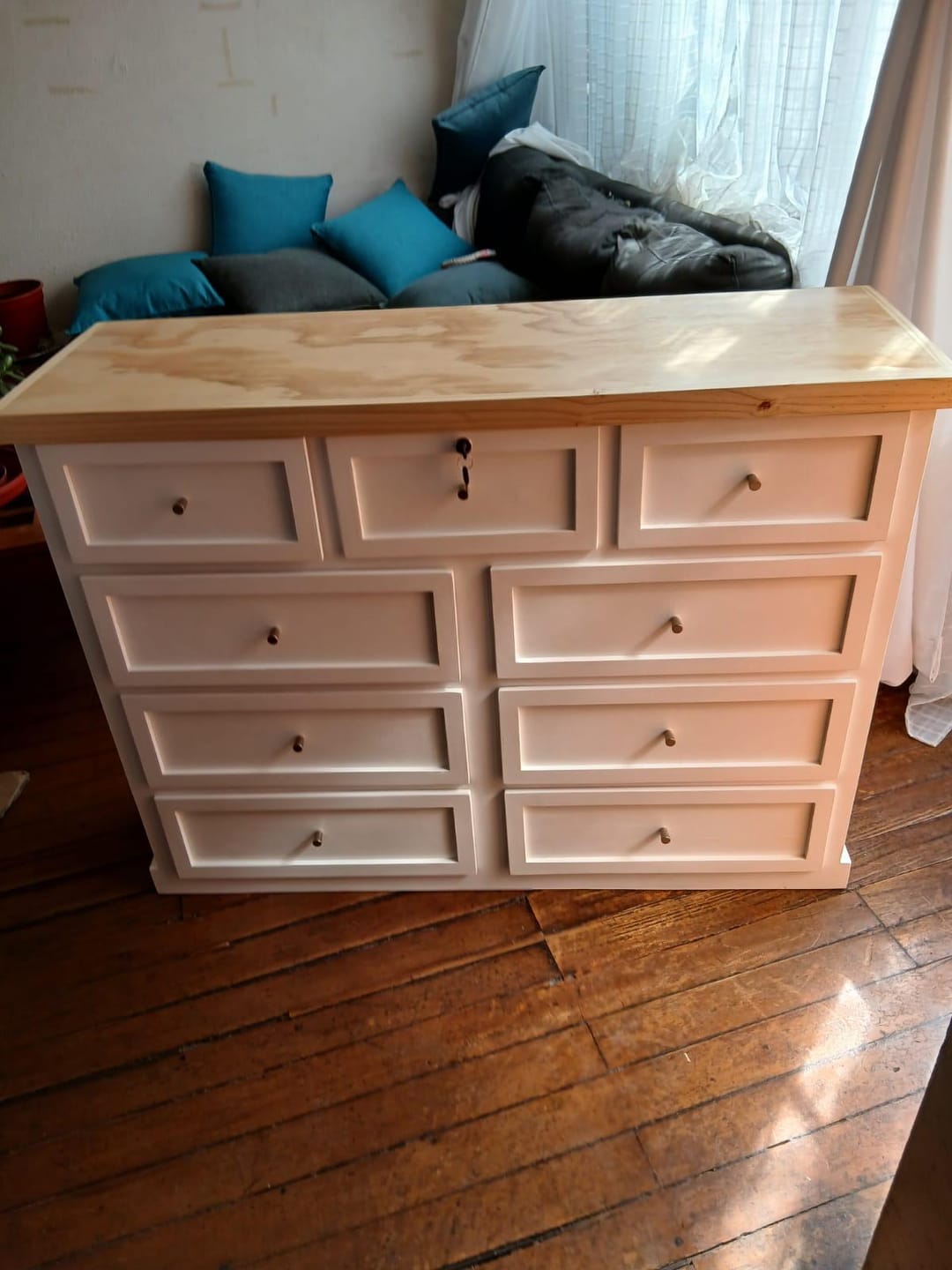 Customer photo review of Cómoda de madera de pino 9 Cajones Malmo