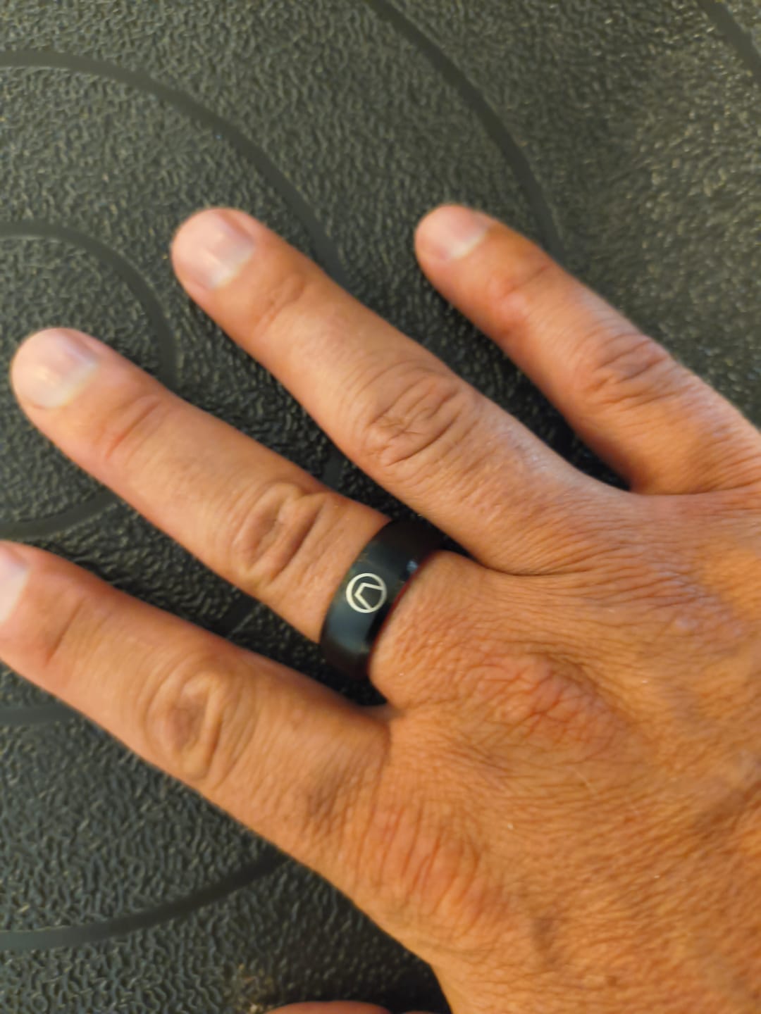 Customer photo review of Svart & Röd Swinger Ring