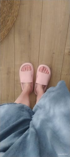 Customer photo review of HappyFlops