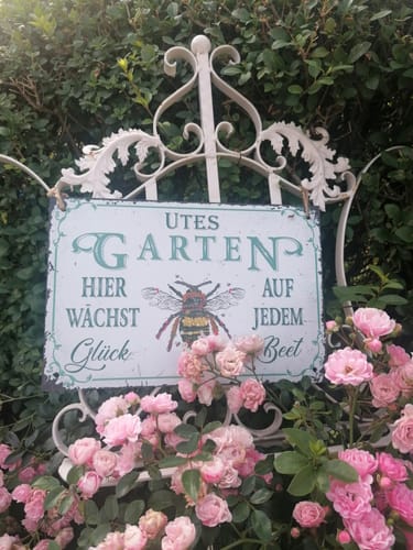 Customer photo review of Personalisiertes Tierschild mit Bienen oder Igel - Gartenschild