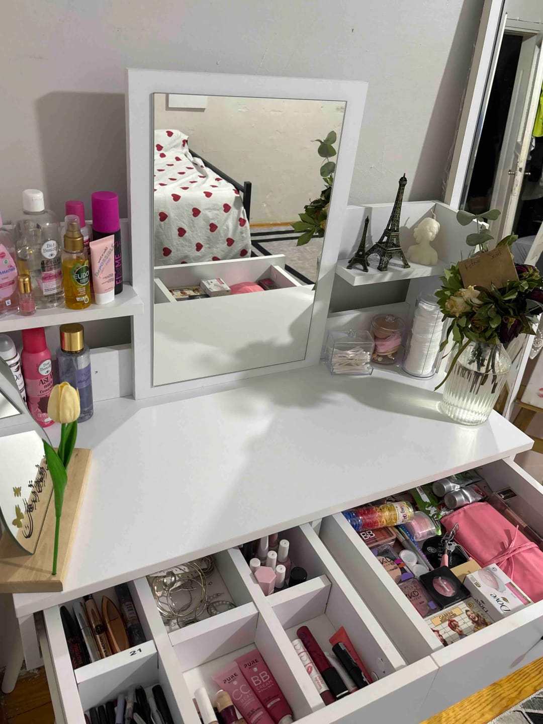 Customer photo review of Rani BJ102 Makyaj Tuvalet Masası 2 Çekmeceli Raflı Aynalı Takı Düzenleyici Beyaz