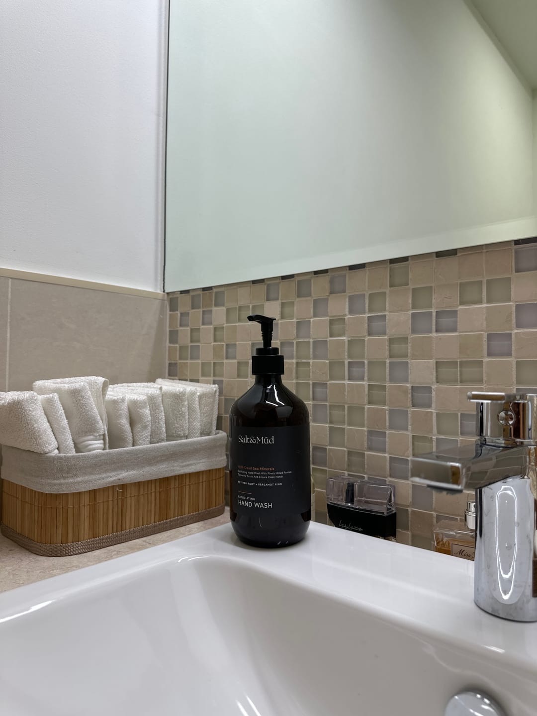 Customer photo review of Exfoliating Hand Wash With Dead Sea Minerals 500ml