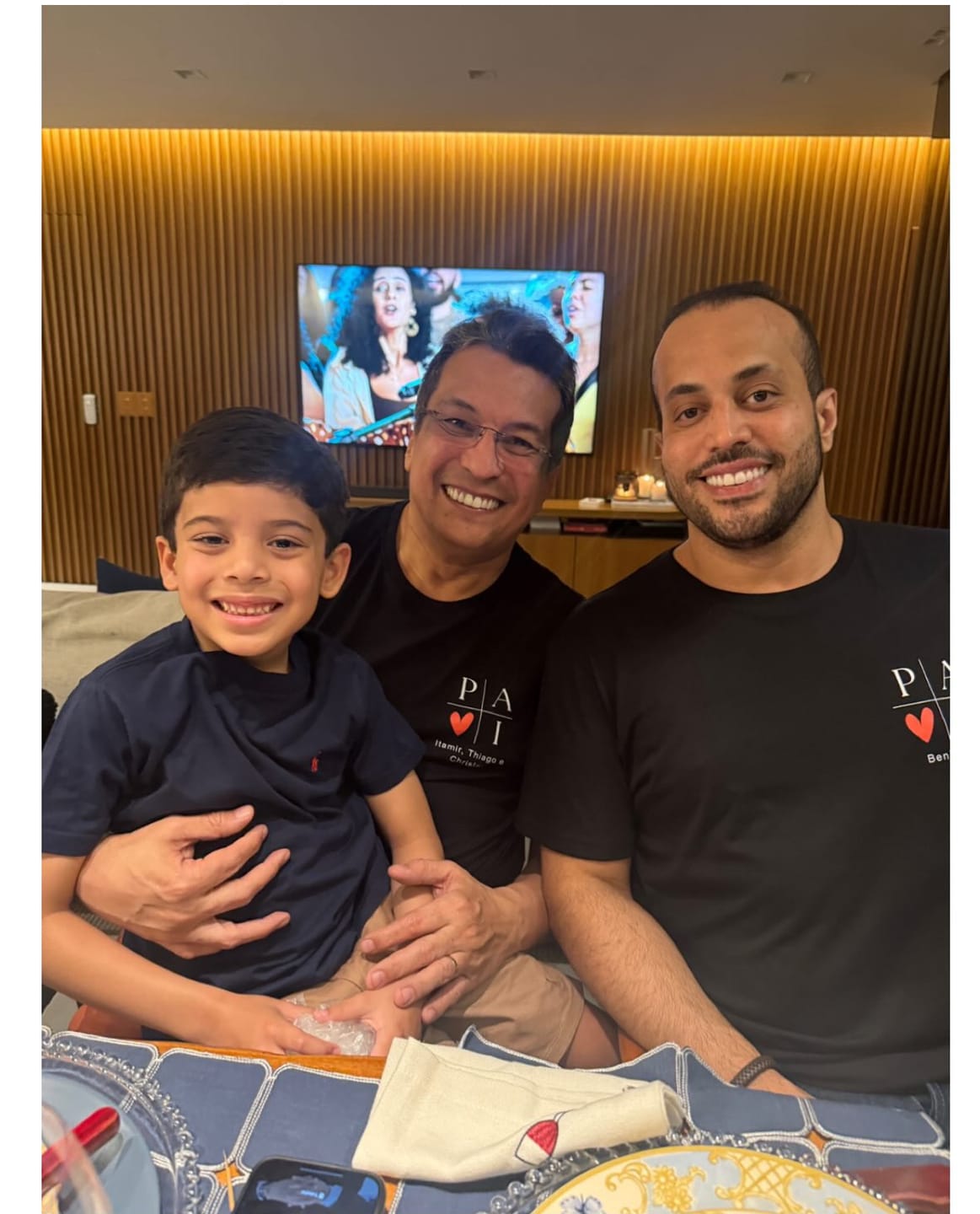 Customer photo review of Camiseta Personalizada PAI MINIMALISTA - 100% Algodão
